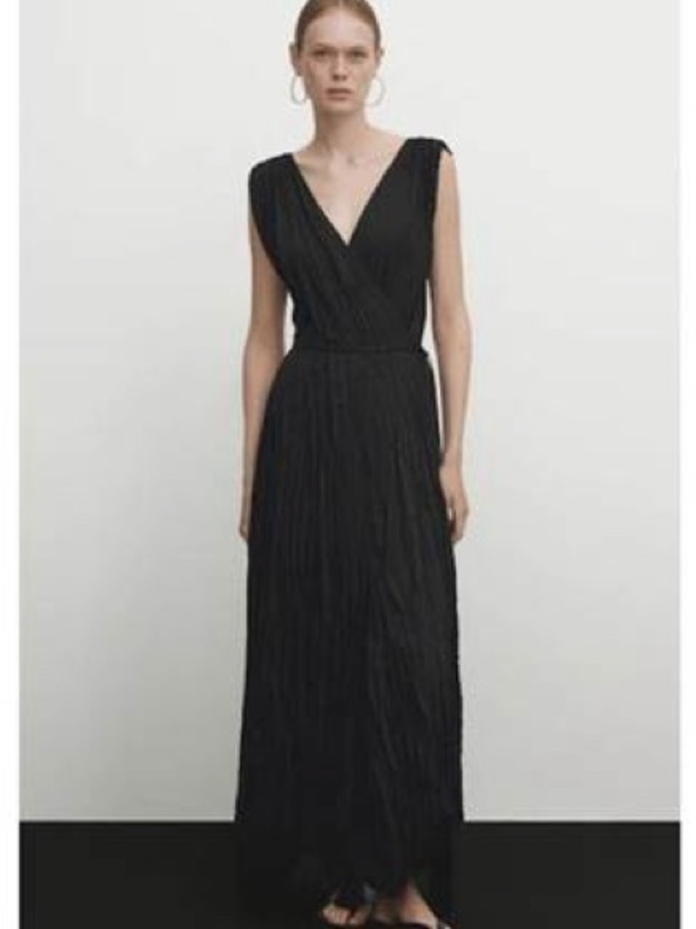 Massimo Dutti Black V-Neck Pleated Sleeveless Maxi Dress